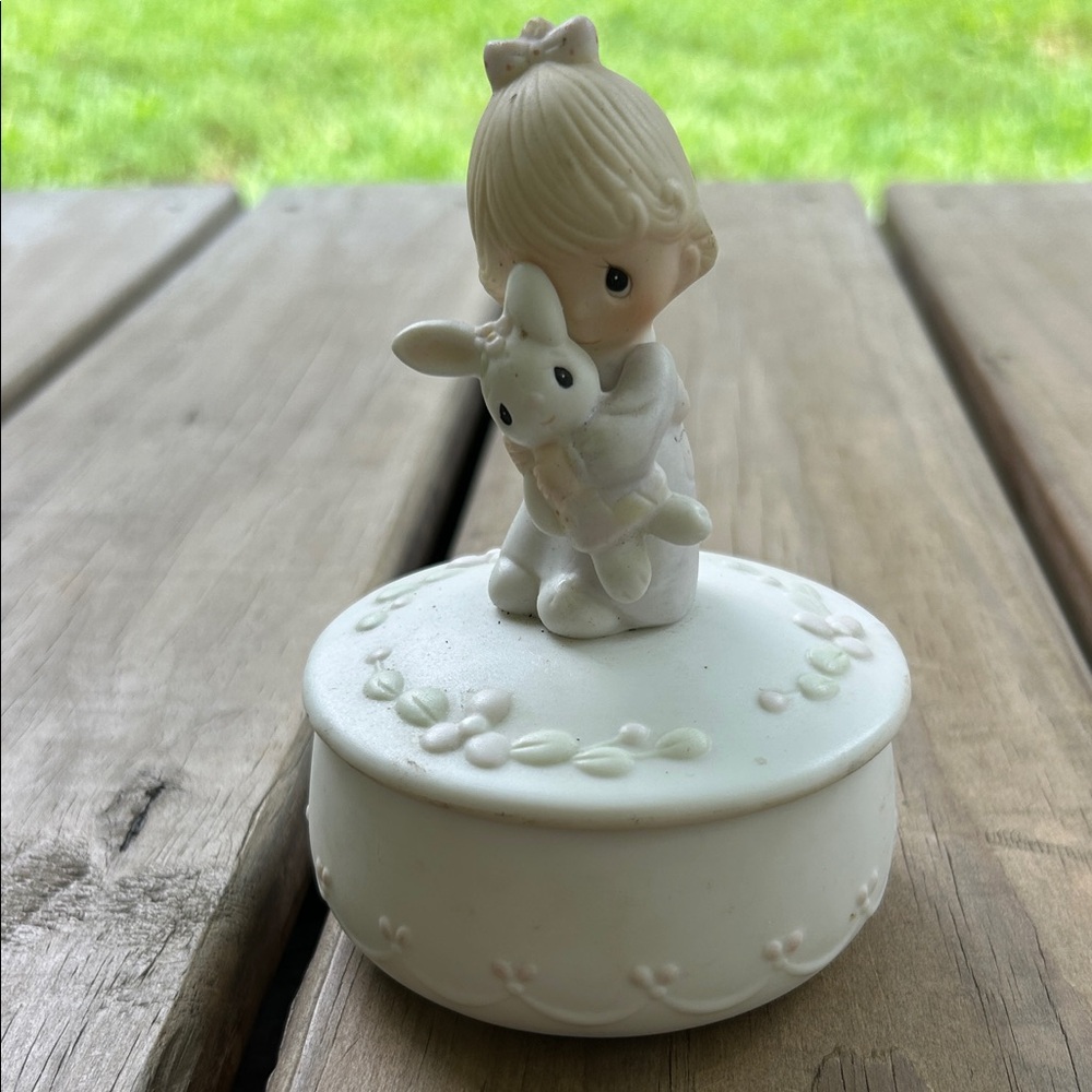 1982 Precious Moments E-9281 Trinket Box.